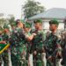 Pangdam III/Siliwangi Mayjen TNI Kunto Arief Wibowo Serahkan Tanda Kehormatan Ke Prajurit Batalyon Yonif 315/Garuda