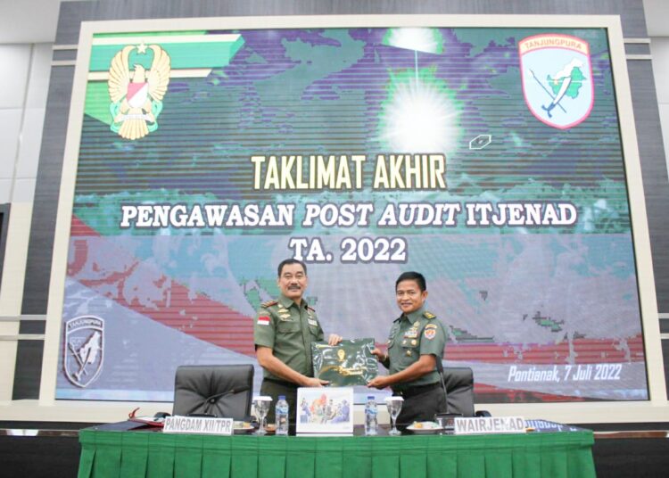 Pangdam XII/Tpr Terima Taklimat Akhir Tim Wasrik Post Audit Itjenad TA 2022