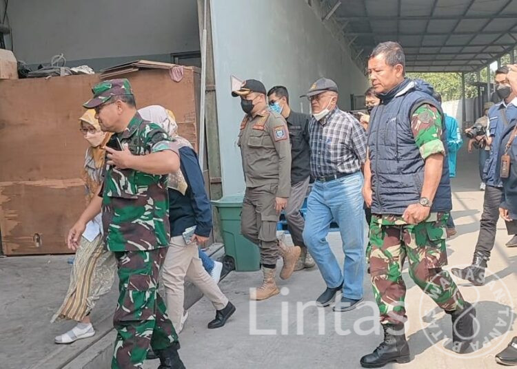 Satgas Citarum Harum Sub 11 Sektor 22 Tutup Saluran Pembuangan Limbah