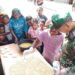 Binter Di Daerah Operasi: Satgas Satuan Organik Yonif Raider 301/PKS Berikan Bimbingan Pengolahan Bahan Makanan