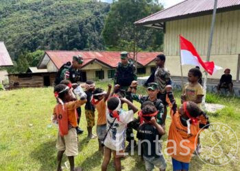 Prajurit TNI AD Tanamkan Cinta Tanah Air Kepada Anak Usia Dini