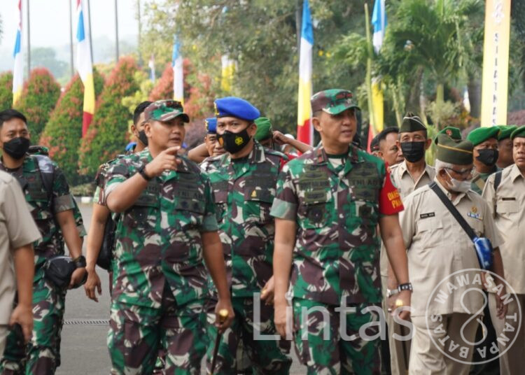 Pangdam III/Siliwangi Mayjen TNI Kunto Arief Wibowo Menyambut Kunjungan Kerja Presiden RI Joko Widodo di SICC Sentul Bogor Jawa Barat