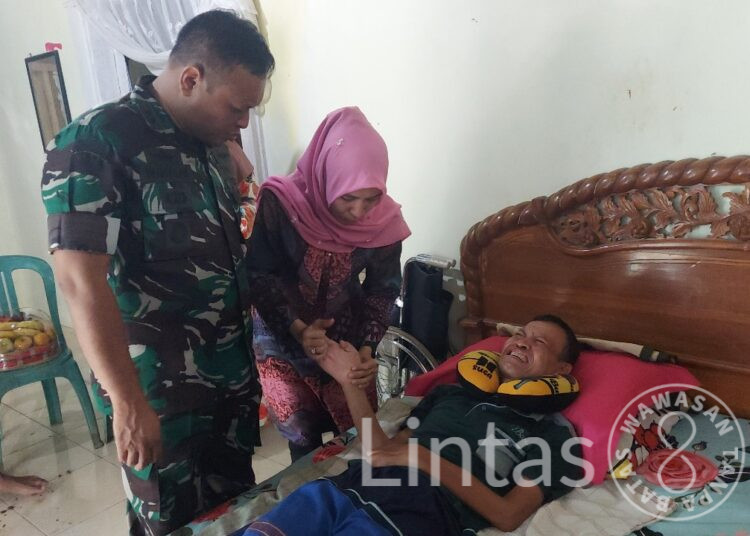 Kepedulian Dandim 0613/Ciamis, Jenguk Anggotanya Yang Sakit