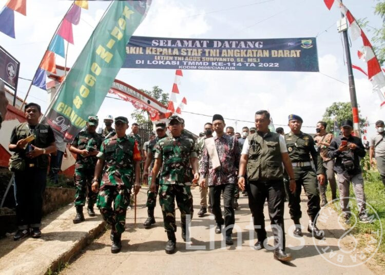 Wakasad Letjen TNI Agus Subiyanto Tinjau Lokasi TMMD ke 114 Kodim 0608/Cianjur