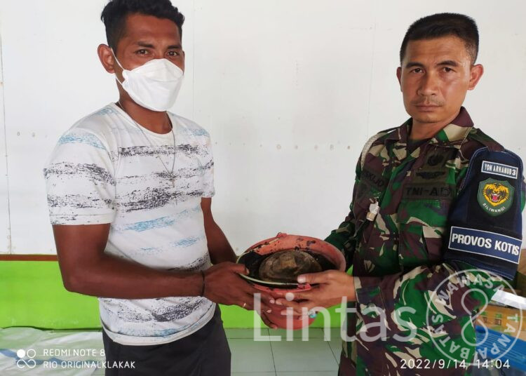 Satgas Organik Yon Arhanud 3/YBY Kodam III/Slw Terima Ranjau Darat Dari Warga Tobelo