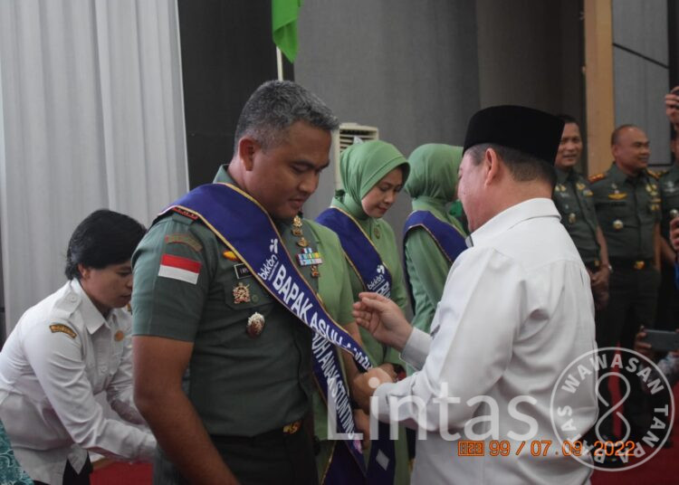 Aster Kasdam XII/Tpr Hadiri Pengukuhan Bapak dan Bunda Asuh Anak Stunting