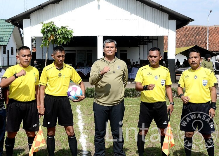 Pangdam Lakukan Kick Off Turnamen Sepak Bola Piala Bergilir Pangdam Siliwangi