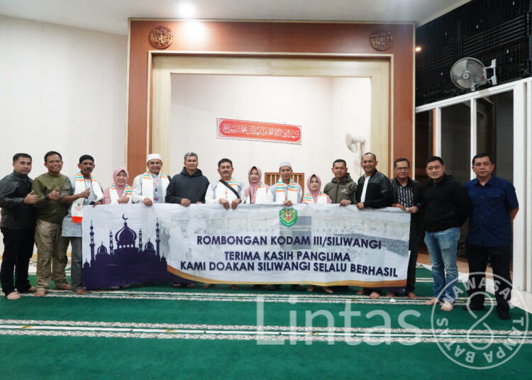 Mayjen TNI Kunto Arief Wibowo Berangkatkan Jemaah Umrah Kodam III/Slw