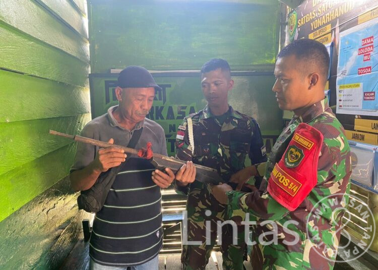 Ciptakan Rasa Aman Warga Tetewang Serahkan Senjata Api Rakitan&nbsp; Ke Satgas Yon Arhanud 3/YBY