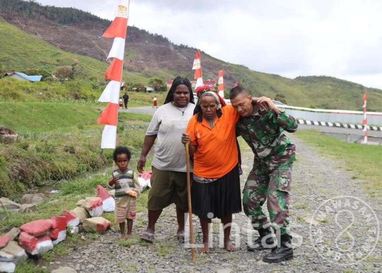 Warga Puncak Jaya Papua Terharu, Satgas Organik Yonif Raider 301/PKS Beri Layanan Kesehatan&nbsp;