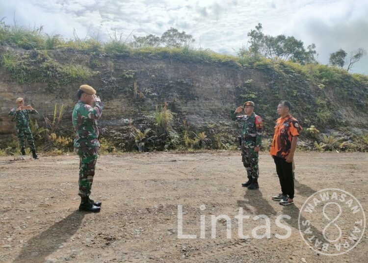 Satgas Pamtas RI-Malaysia Yon Armed 5/PC/Tarik Mengikuti Upacara Memperingati Hari Sumpah Pemuda Ke-94 di Wilayah Perbatasan.