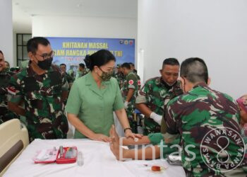Sambut HUT ke-77, TNI di Kalbar Gelar Bakti Sosial di Perbatasan RI-Malaysia