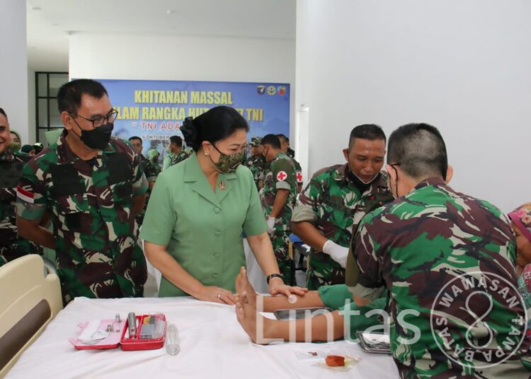Sambut HUT ke-77, TNI di Kalbar Gelar Bakti Sosial di Perbatasan RI-Malaysia