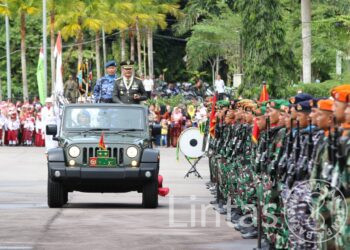 Pangdam XII/Tpr Pimpin Upacara Parade, Berangkatkan Bansos dan Acara Syukuran HUT TNI Ke-77