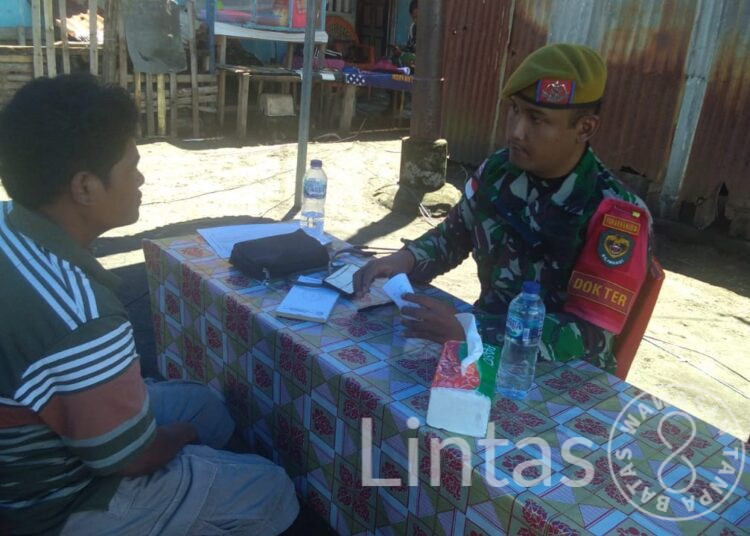 HUT Ke 77 TNI, Satgas Organik Yon Arhanud 3/YBY Adakan Pengobatan Gratis di Desa Wosia