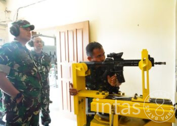 Pangdam III/Slw Tinjau Uji Senjata M-16 A1 Hasil Rekondisi Paldam III/Slw