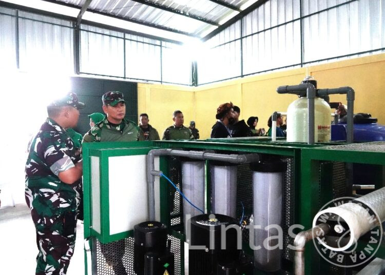 Pangdam III/Slw Tinjau Aplikasi Teknologi Tepat Guna Pengolahan Air Laut Di Pelabuhanratu