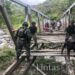 Gerak Cepat Satgas Satuan Organik Yonif Raider 301/PKS Bersama Warga Perbaki Jembatan