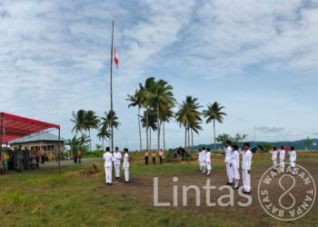 Satgas Yon Arhanud 3/YBY Dampingi Perkemahan Siswa di Desa Bobula, Akhiri Pelaksanaan Upacara Hari Sumpah Pemuda
