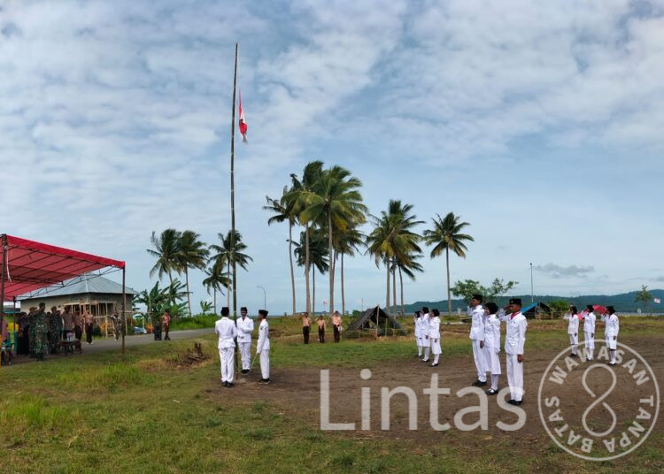 Satgas Yon Arhanud 3/YBY Dampingi Perkemahan Siswa di Desa Bobula, Akhiri Pelaksanaan Upacara Hari Sumpah Pemuda