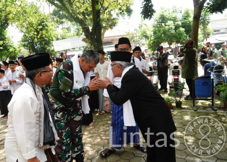 Jum’at Berkah, Pangdam III/Slw Adakan Baksos di Ponpes Cijawura
