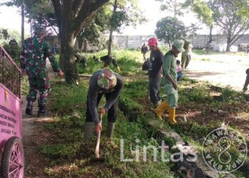 Bangun Kebersamaan dan Gotong Royong, Sektor 7 Sub 2 Satgas Citarum Adakan Kerja Bakti