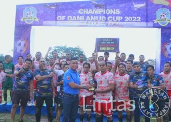 Danlanud Sultan Hasanuddin Serahkan Thropy Danlanud Cup 2022