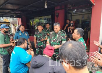 Viral, Pejabat Kodam III/Slw, Nyanyi Bareng Pengamen Jalanan