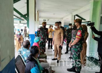 Peringati Hari Pahlawan, Satgas Pamtas Yonarmed 5/105 Tarik/PG Gelar Operasi Katarak Gratis