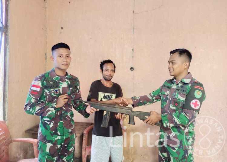 Melalui Komsos, Satgas Yonarhanud 3/YBY Amankan 27 Senjata Api Rakitan Dan Sejumlah Munisi dan Bahan Peledak