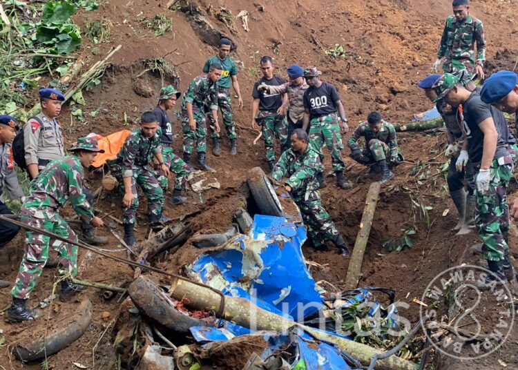 Untuk Bantu Pencarian Korban, Yonif Raider 300/Bjw Turunkan Anjing Pelacak