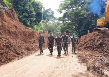 Jalan Raya Cugenang Cianjur Sudah Bisa Dilintasi, Kasad Orang Pertama Melintasinya