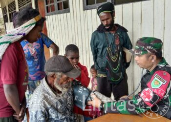 Peduli Lansia, SATGAS Satuan Organik Yonif Raider 301/PKS Bimbing Masyarakat Usia Lanjut Menjadi Sehat, Aktif, Mandiri Dan Produktif