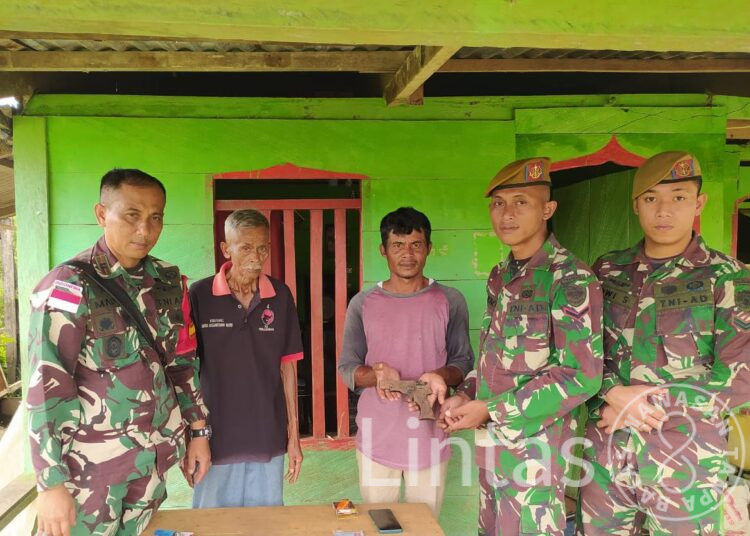 Terima 32 Pucuk Senpi Dari Masyarakat Sejak Satgas Organik Yon Arhanud 3/YBY Bertugas di Maluku Utara