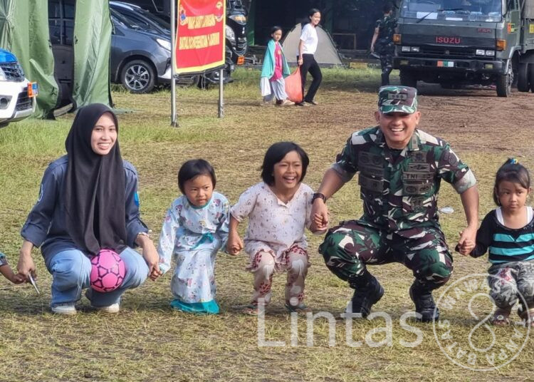 Kodam III/Slw Bersama Dispsiad Berikan Healing Trauma Life Support Pada Pengungsi Gempa Cianjur