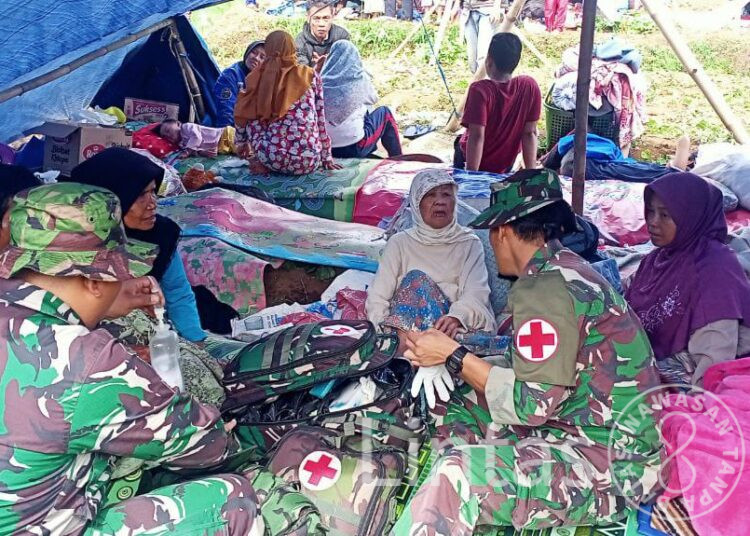 Pasukan Yonarmed 4/105 GS/Parahyangan, Terus Berlajut Bantu Pengungsi Gempa Cianjur