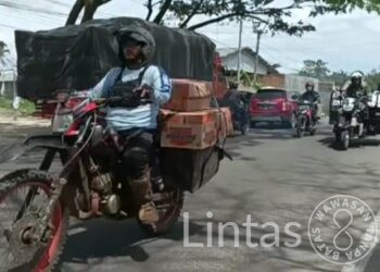 Sepeda Motor, Solusi Jitu Satgas Kodim 0608/Cianjur Distribusikan Bantuan Hingga Pelosok Wilayah