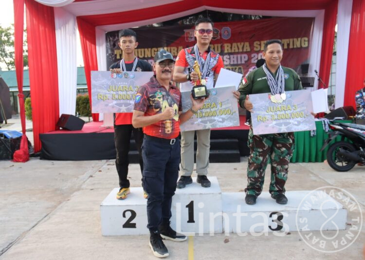 Tutup Tanjungpura – Kubu Raya Shooting Open Championship 2022, Pangdam XII/Tpr Serahkan Piala Kasad