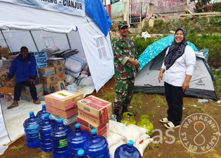 Distribusi Air Minum Hasil Alat Penjernih Air Filnus Dan Sembako Ke Masyarakat Korban Bencana Gempa Bersama PT. United Tractor