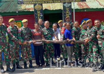 Brigjen TNI Kuat Budiman Saksikan Penyerahan Senpi Organik Dari Warga Saat Kunjungi Satgas Organik Yon Arhanud 3/YBY di Halmahera Utara