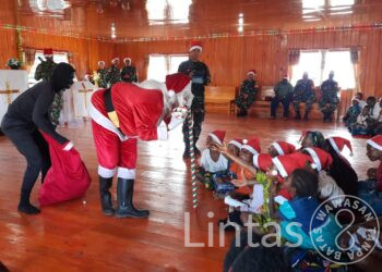 Luar Biasa..!! Satgas Organik Yonif Raider 301/PKS Ajak Warga Merayakan Natal Bersama di Gereja Bukit Sion Puncak Jaya Papua