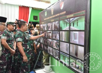 Kasad Serahkan 60 Unit Hasil Bedah RTLH Babinsa Masuk Dapur Warga