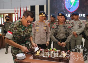 Hari Juang TNI AD, Pangdam XII/Tpr Terima Kejutan Dari Dansat Brimob dan Kapolres Kubu Raya