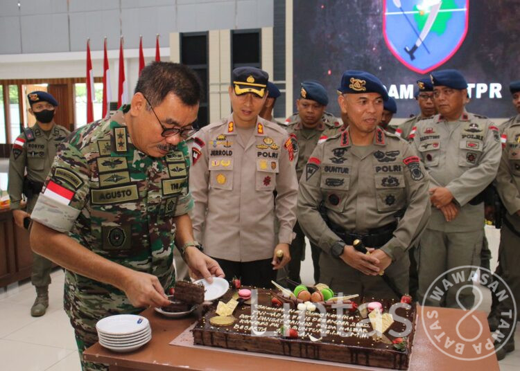 Hari Juang TNI AD, Pangdam XII/Tpr Terima Kejutan Dari Dansat Brimob dan Kapolres Kubu Raya