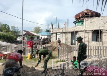 Pos Bapenu Satgas Satuan Organik Yonarhanud 3/YBY Bantu Renovasi Masjid Tua di Pulau Taliabu