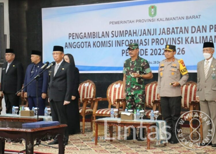 Pangdam XII/Tpr Hadiri Pelantikan Anggota Komisi Informasi Prov. Kalbar Periode 2022 – 2026