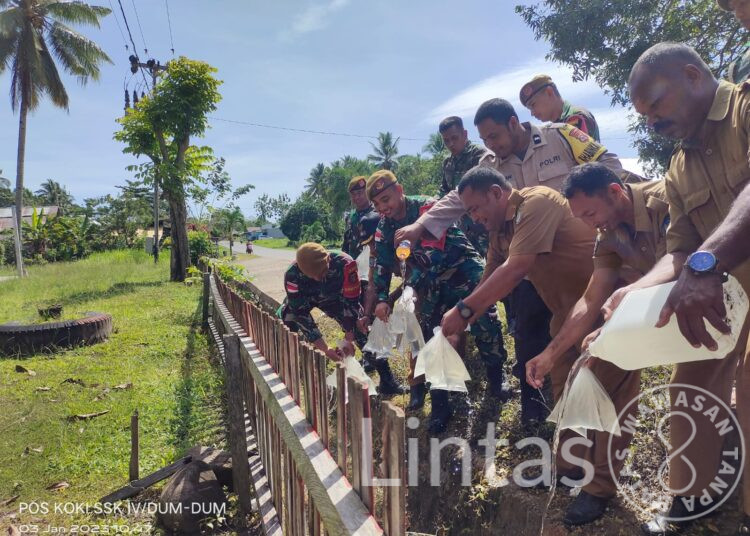 Satgas Satuan Organik Yon Arhanud 3/YBY Pos Koki Dumdum Musnahkan Miras Ilegal