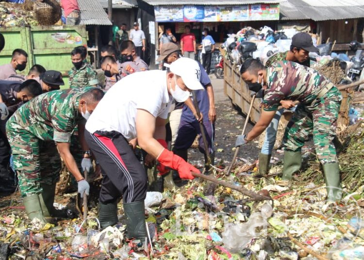 Kodim 0612/Tsm Bersama Pemkot Tasikmalaya & Masyarakat, Gelar Jum’at Bersih