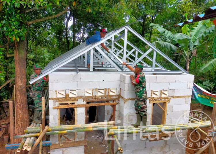 Kodim 0619/Purwakarta Bedah Rumah Veteran Perang