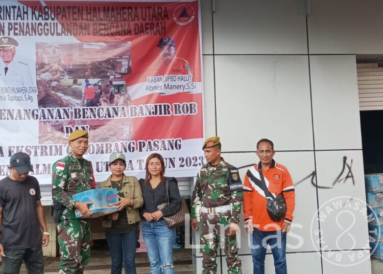 Peduli Pengungsi Korban Bencana Alam Banjir Rob, Satgas Satuan Organik Yon Arhanud 3/YBY Berikan Bantuan